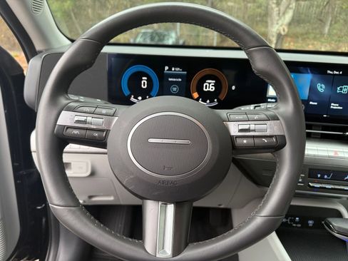 Used 2025 Hyundai Kona SEL image 28