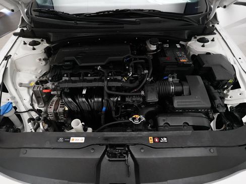 Used 2024 Hyundai Elantra SEL FWD image 3