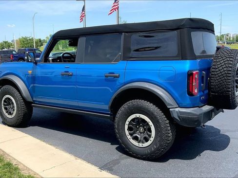 Used 2023 Ford Bronco Badlands AWD/4WD image 2