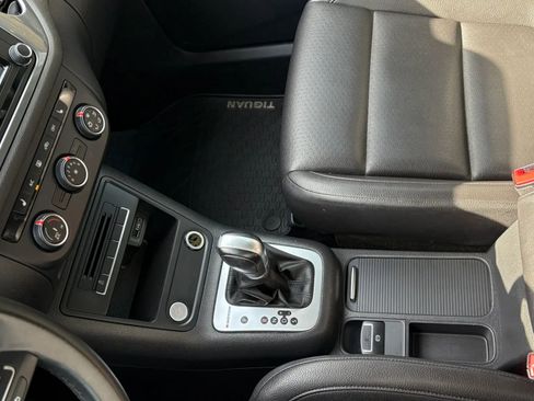 Used 2017 Volkswagen Tiguan S image 20