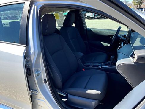 Used 2025 Toyota Corolla LE FWD image 11