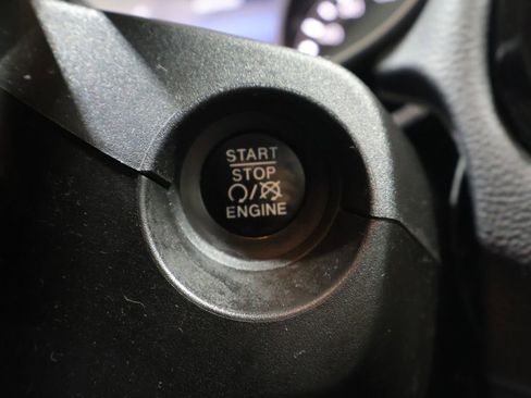 Used 2018 Jeep Compass Latitude w/ Popular Equipment Group FWD image 27