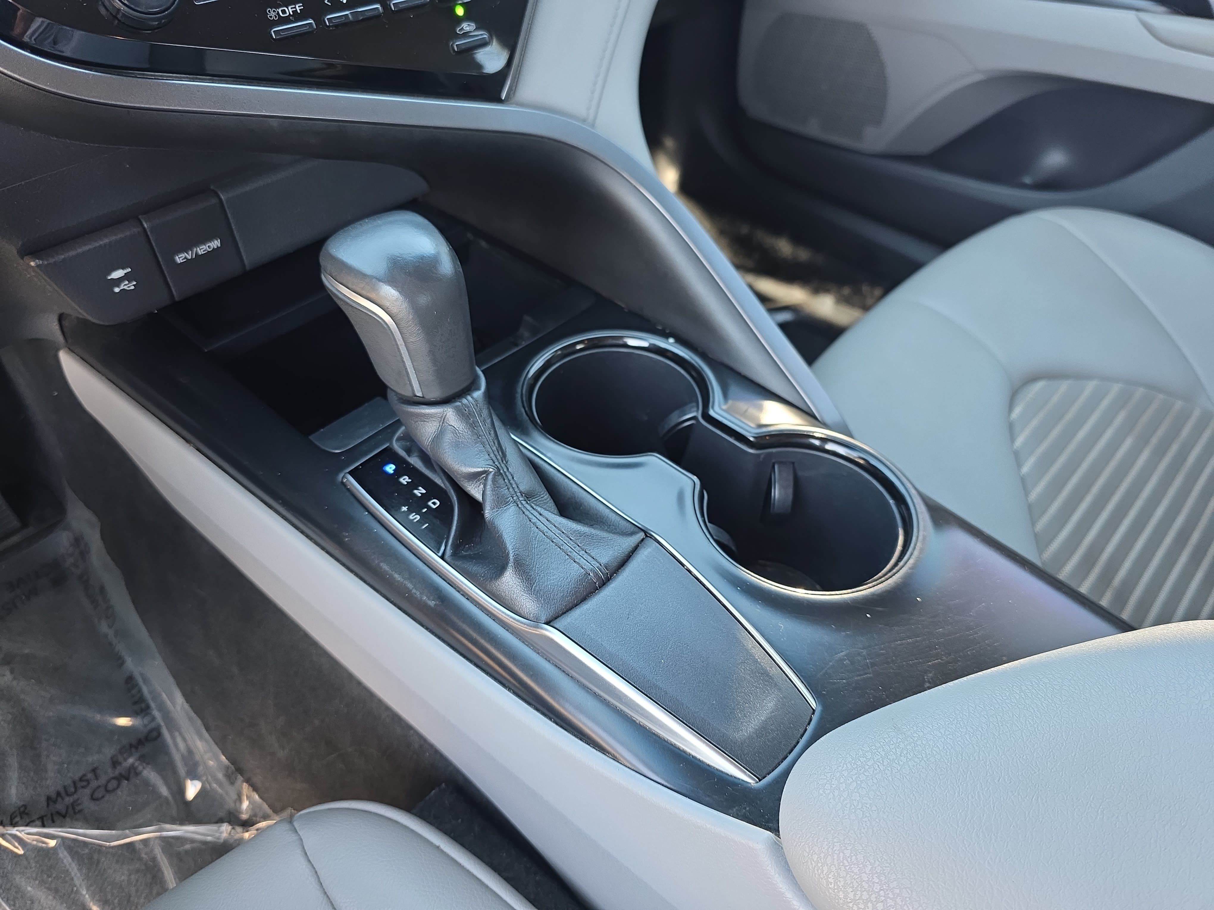 Used 2019 Toyota Camry SE FWD image 22