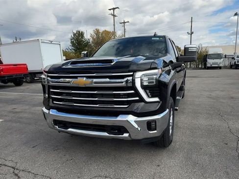 Used 2024 Chevrolet Silverado 2500 LTZ image 3
