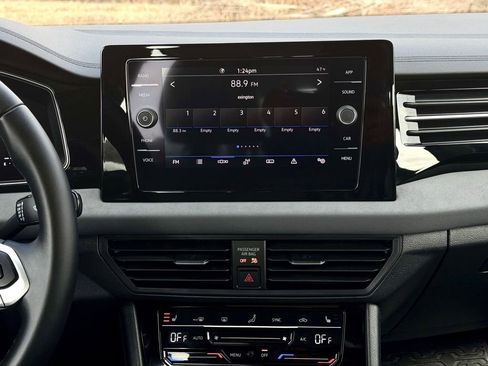 Used 2025 Volkswagen Jetta SE image 6