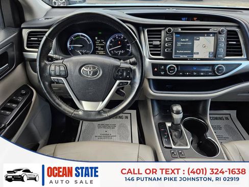 Used 2017 Toyota Highlander XLE image 16