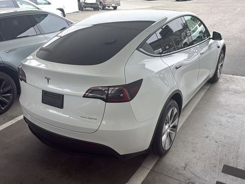 Used 2023 Tesla Model Y Long Range AWD/4WD image 5