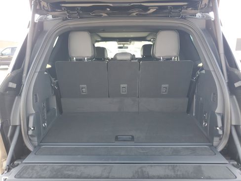 New 2026 Lincoln Navigator Reserve AWD/4WD image 32