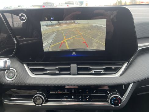 Used 2025 Chevrolet Equinox LT image 24