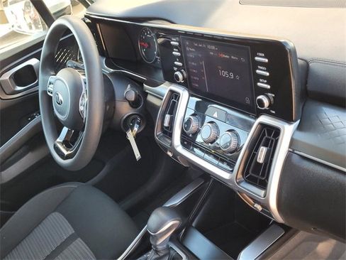 Used 2021 Kia Sorento LX image 10