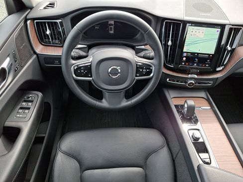 Certified 2023 Volvo XC60 B5 Plus w/ Climate Package image 11