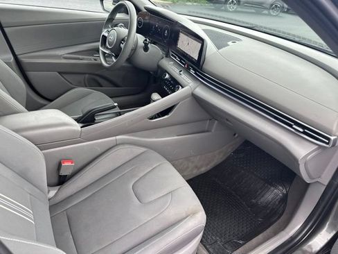 Used 2024 Hyundai Elantra SEL FWD image 18