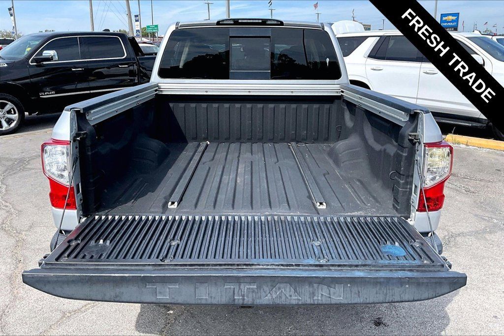 Used 2017 Nissan Titan SL w/ SL Towing Convenience Package RWD image 16