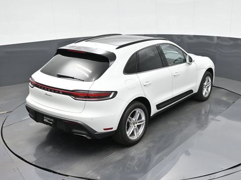 Certified 2023 Porsche Macan AWD/4WD image 30