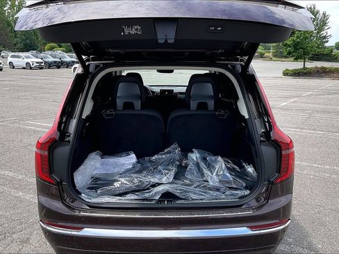 New 2026 Volvo XC90 B6 Plus w/ Protection Package Premier AWD/4WD image 9