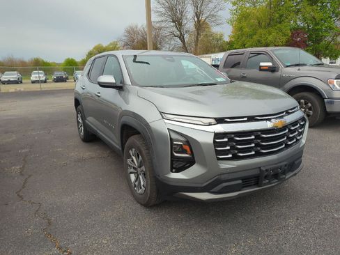 Used 2025 Chevrolet Equinox LT image 2