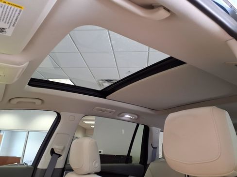 Certified 2025 Cadillac XT6 Premium Luxury FWD image 21
