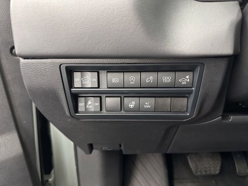 Used 2025 Toyota Tundra Platinum AWD/4WD image 38