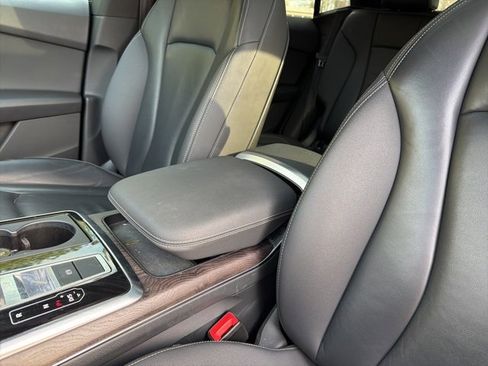 Used 2019 Audi Q8 Premium w/ Convenience Package image 18
