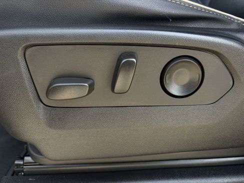 Used 2023 Chevrolet Suburban Premier image 26