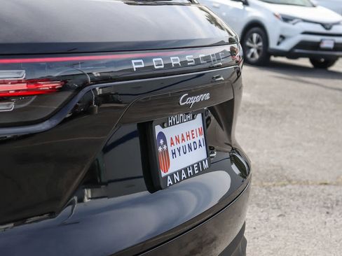 Used 2021 Porsche Cayenne w/ Driver Memory Package image 8