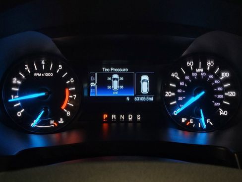 Used 2017 Ford Explorer XLT image 23