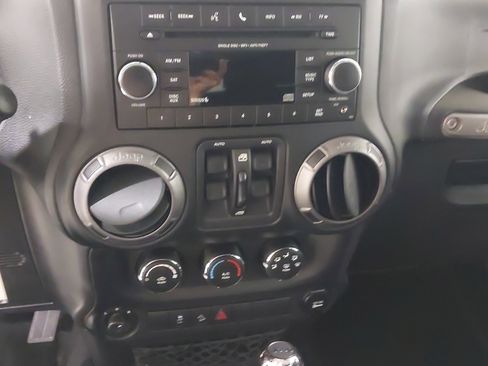 Used 2014 Jeep Wrangler Unlimited Sport w/ Quick Order Package 24S AWD/4WD image 20