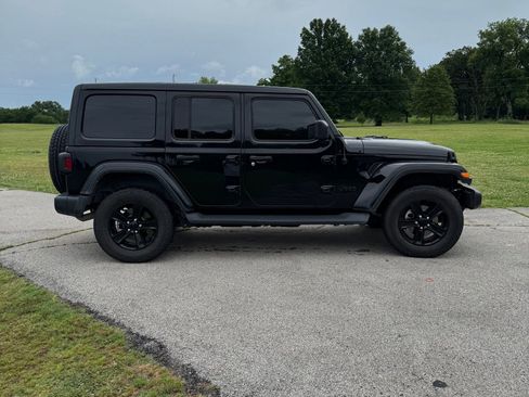 Used 2023 Jeep Wrangler Unlimited Sahara AWD/4WD image 7