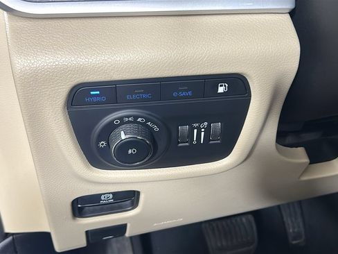 Used 2023 Jeep Grand Cherokee 4WD 4xe image 23
