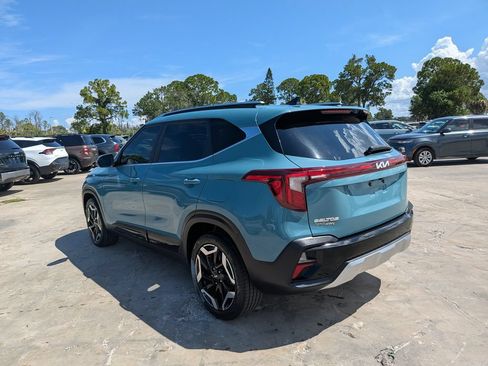 Certified 2025 Kia Seltos SX w/ SX Sunroof Package AWD/4WD image 6