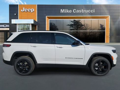 New 2025 Jeep Grand Cherokee Limited w/ Black Appearance Package image 3