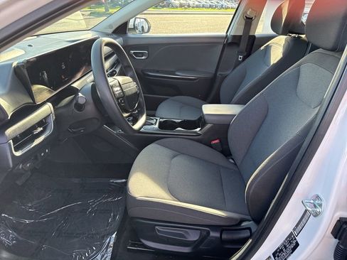 Used 2025 Kia K4 LXS image 19
