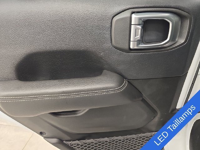 Used 2019 Jeep Wrangler Unlimited Sahara AWD/4WD image 18