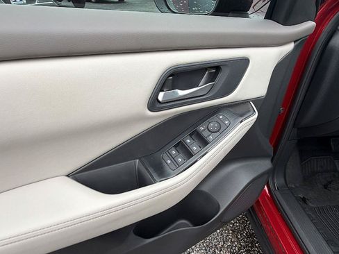 Used 2025 Nissan Rogue SV FWD image 14