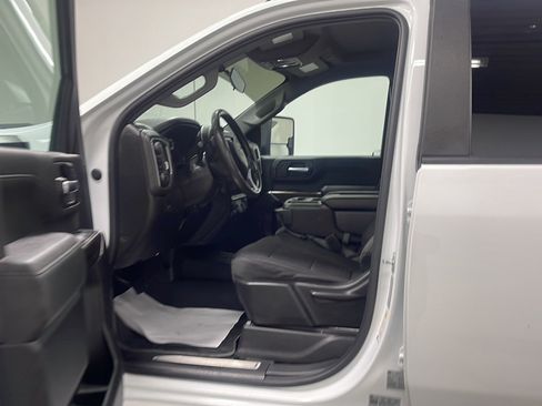 Used 2022 Chevrolet Silverado 3500 LT w/ Gooseneck/5TH Wheel Package AWD/4WD image 2