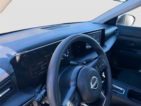 Used 2025 Nissan Kicks S image 9