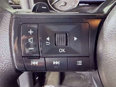 Used 2023 Nissan Rogue S image 14