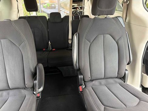 Used 2022 Chrysler Voyager LX FWD image 22