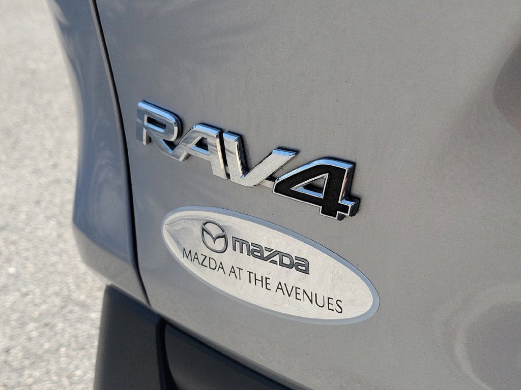 Used 2025 Toyota RAV4 LE AWD/4WD image 7