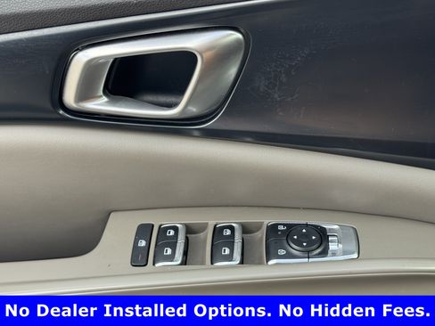 Used 2025 Kia Carnival FWD image 22