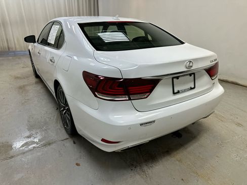 Used 2013 Lexus LS 460 AWD w/ F-Sport Pkg image 2