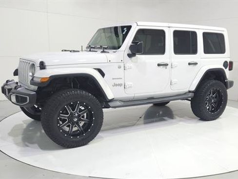 Used 2019 Jeep Wrangler Unlimited Sahara image 3