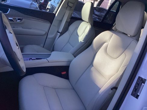 Certified 2025 Volvo XC90 T8 Plus w/ Protection Package Premier image 16