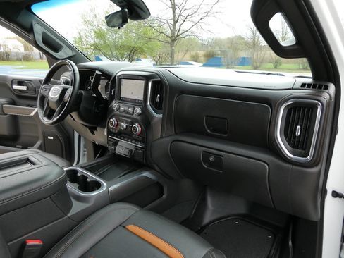 Used 2021 GMC Sierra 1500 AT4 w/ Technology Package AWD/4WD image 40