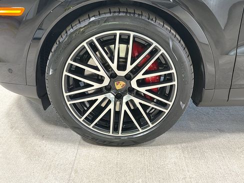 Certified 2025 Porsche Cayenne S AWD/4WD image 42