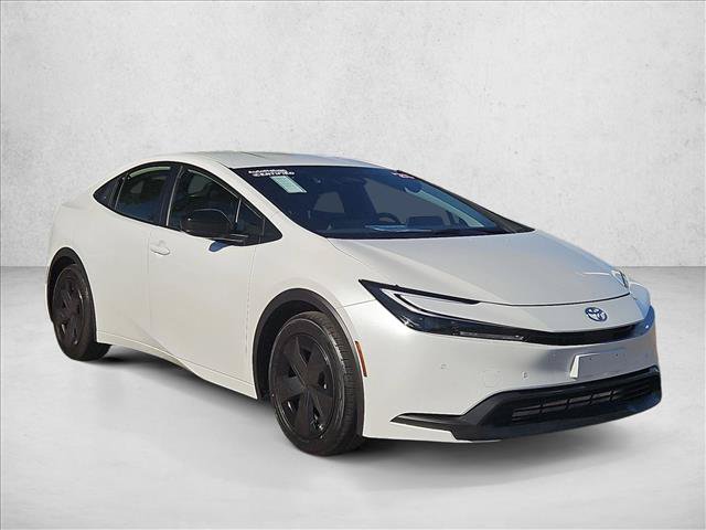 Used 2025 Toyota Prius LE FWD image 3