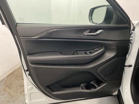 Used 2025 Jeep Grand Cherokee Laredo image 18