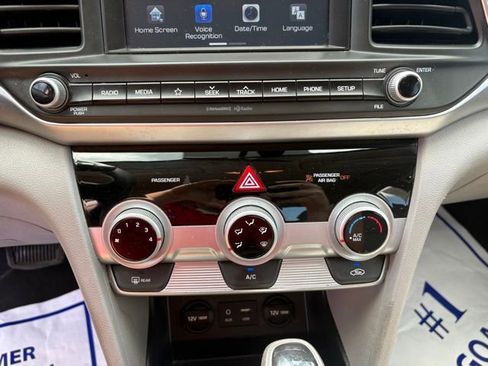 Used 2019 Hyundai Elantra SEL FWD image 17