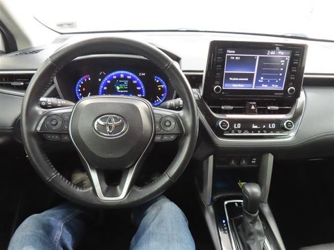 Used 2022 Toyota Corolla Cross XLE FWD image 22