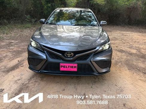Used 2021 Toyota Camry SE FWD image 2